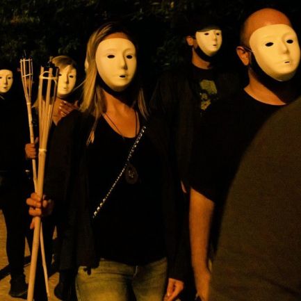 Parada à KKK” manifestou-se à frente do SOS Racismo. Apresentada queixa no  Ministério Público – Observador