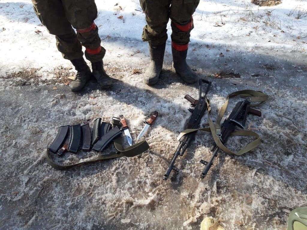 Ukraine's military take two Russian prisoners