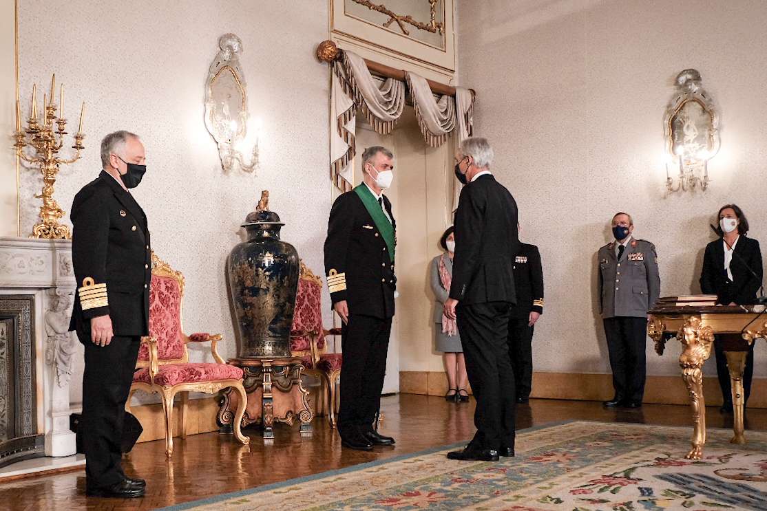 O Almirante Henrique Gouveia e Melo durante a cerimónia de posse do novo Chefe do Estado-Maior da Marinha (CEMA), que decorreu no Palácio de Belém, em Lisboa, a 27 de dezembro de 2021. O Almirante Henrique Gouveia e Melo foi o responsável pelo bem sucedido plano de vacinação contra a Covid-19. FRANCISCO ROMÃO PEREIRA/OBSERVADOR