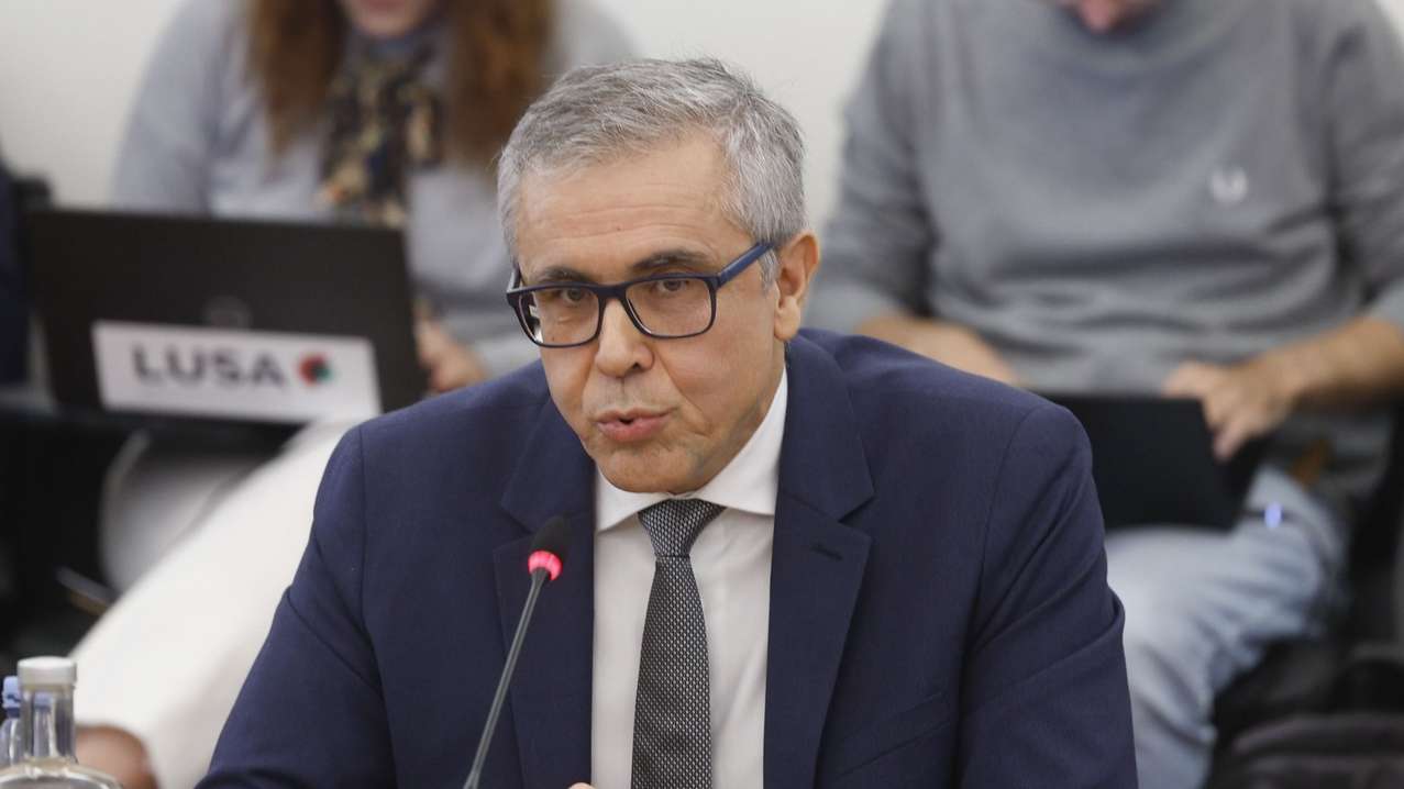 O inspetor-geral das Atividades em Saúde, António Carapeto, intervém durante a sua audição na Comissão Parlamentar de Inquérito - Gémeas Tratadas com o Medicamento Zolgensma, na Assembleia da República, em Lisboa, 29 de outubro de 2024. ANTÓNIO PEDRO SANTOS/LUSA