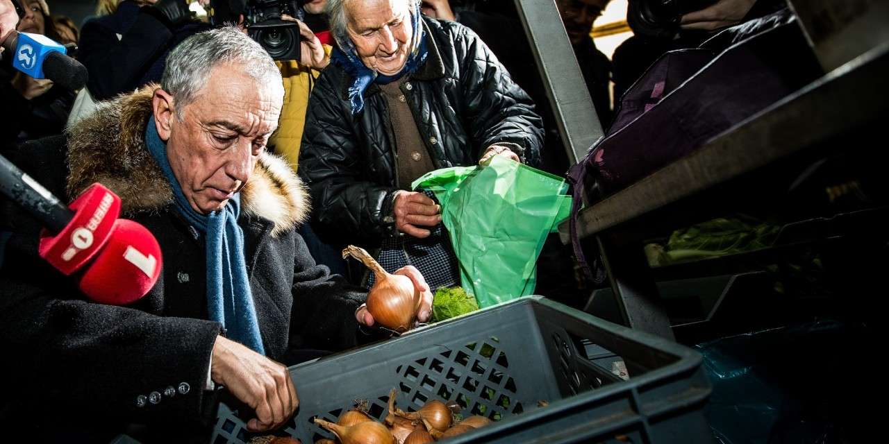 Marcelo Rebelo de Sousa, em Alter do Chão 2012, na inauguração de uma sala de exposição, acompanhado pelo já falecido António Borges, que tinha uma exploração agrícola naquele concelho