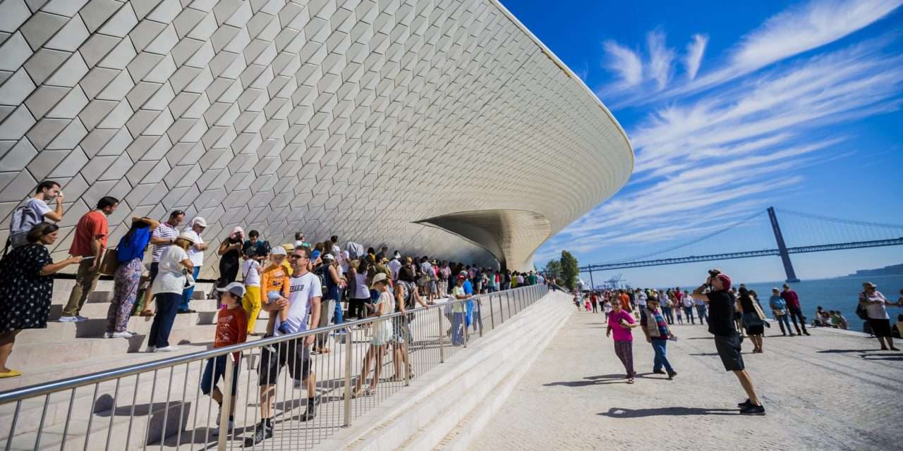 A inauguração do MAAT atraiu 60 mil pessoas