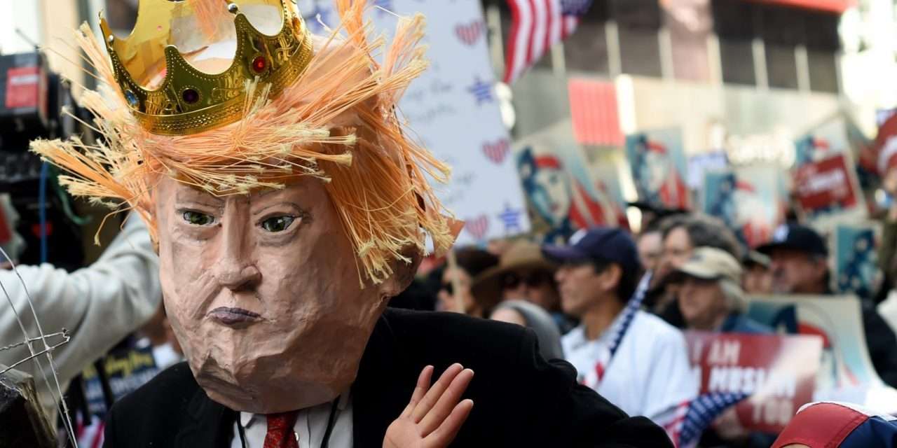 Trumpado Como a Internet gozou com um mês de Trump – Observador