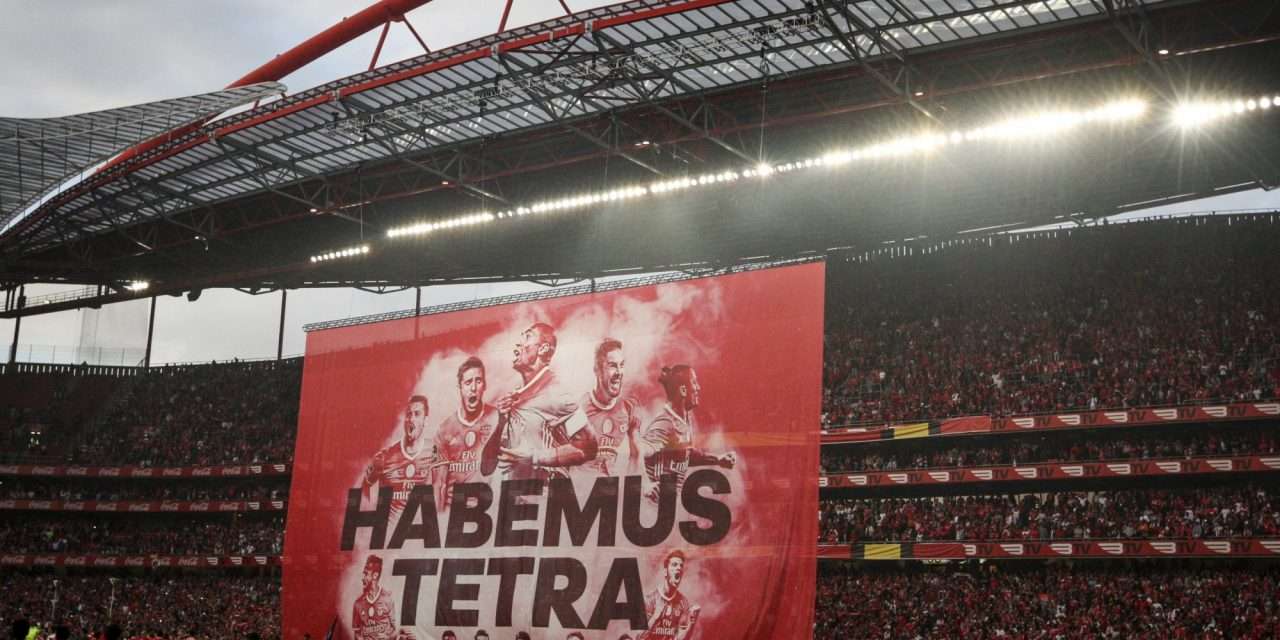 Na festa do tetracampeonato, o Benfica goleia o Vitória de Pedro Martins por 5-0 na Luz