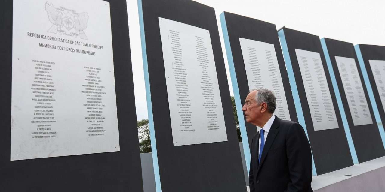 Marcelo Rebelo de Sousa homenageia as vítimas do massacre de Batepá, em São Tomé e Príncipe