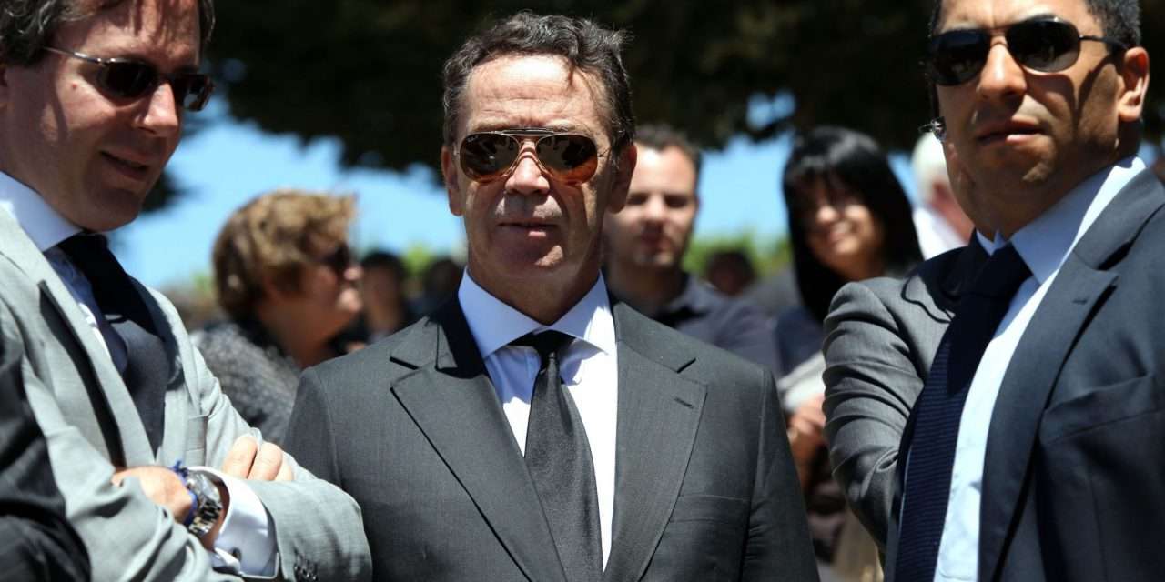 Fotografia oficial do Conselho de Administração do Banco Espírito Santo que consta do Relatório e Contas de 2001. Ricardo Salgado encontra-se ao centro, enquanto Manuel Pinho é o primeiro a contar da direita.