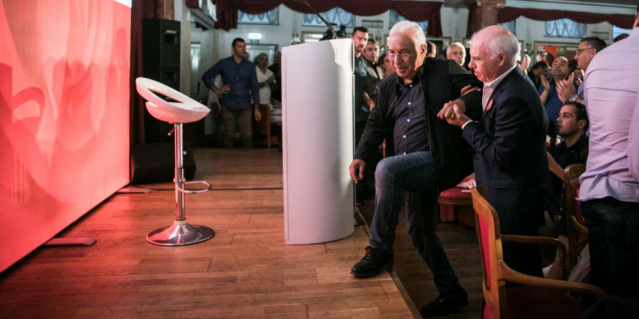 Joaquim Barreto fez uma atuação de mais de 20 mandatários em palco e depois ajudou o Costa lesionado a subir ao palco