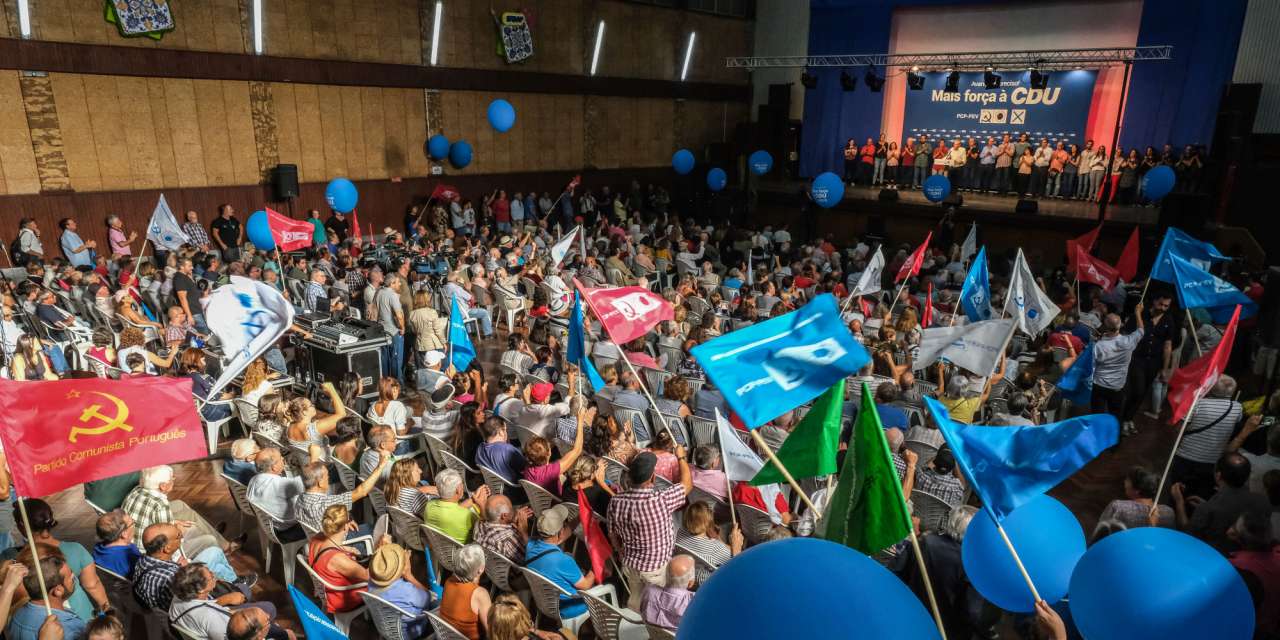 Sociedade Filarmónica União Artistica Piedense, em Almada, durante o discurso de Jerónimo de Sousa