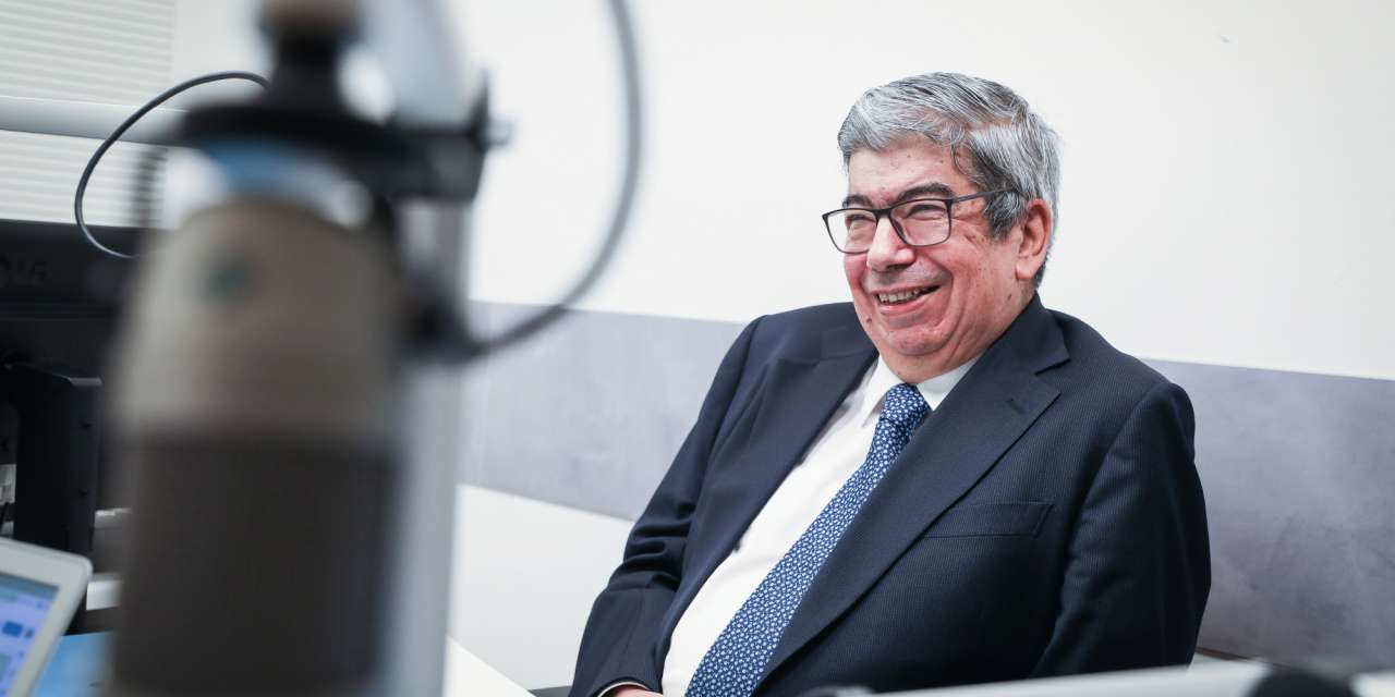O presidente da Assembleia da República contorna o tema da sucessão de Costa no PS, mas aponta que não há só Medina e Pedro Nuno, mas também algumas mulheres.