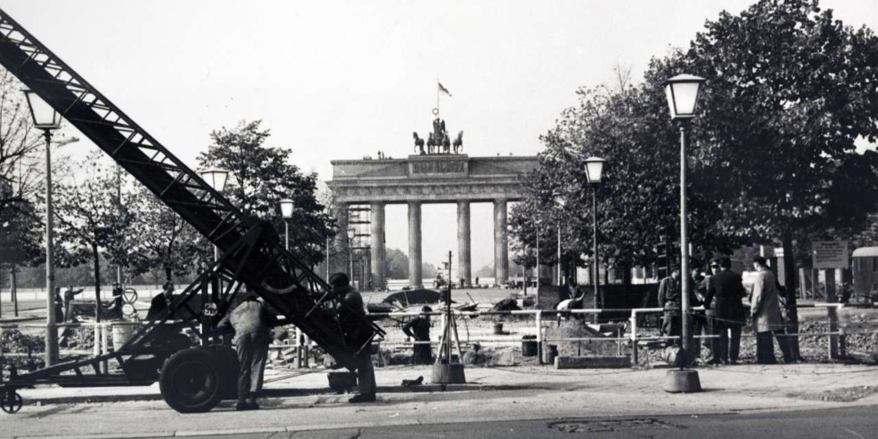 O Muro de Berlim começou a ser construído na madrugada de 13 de agosto de 1961