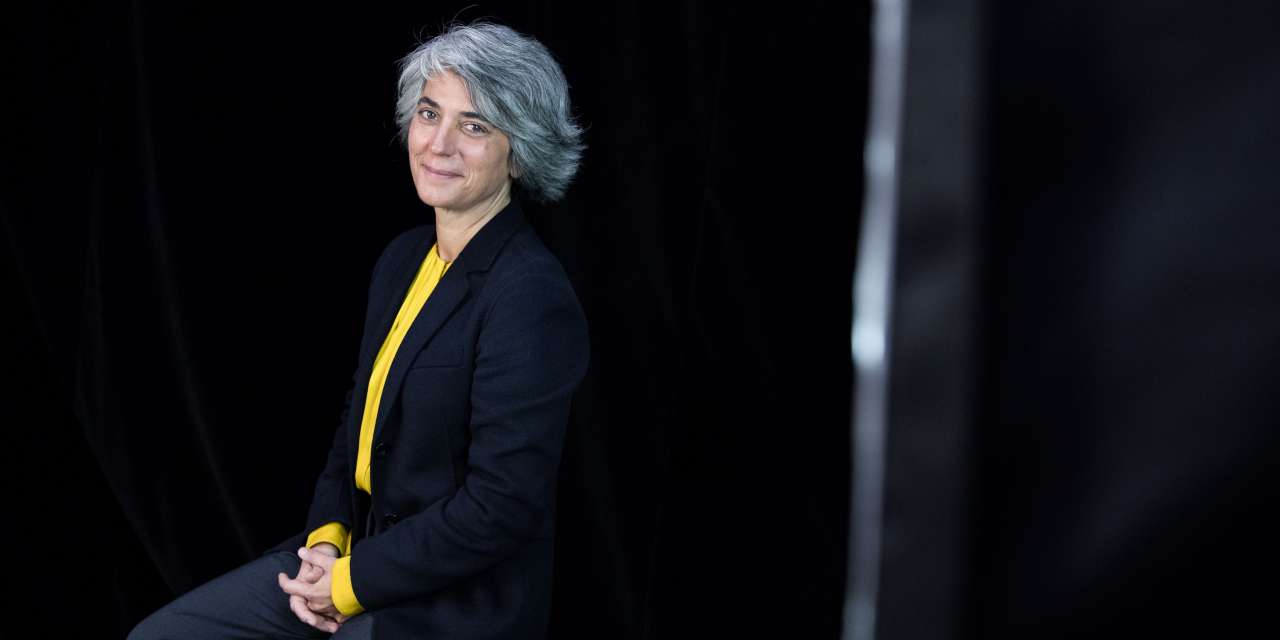 A ministra anuncia que o Estado vai comprar a colecção do BPN e instalá-la num novo centro de arte contemporânea em Coimbra