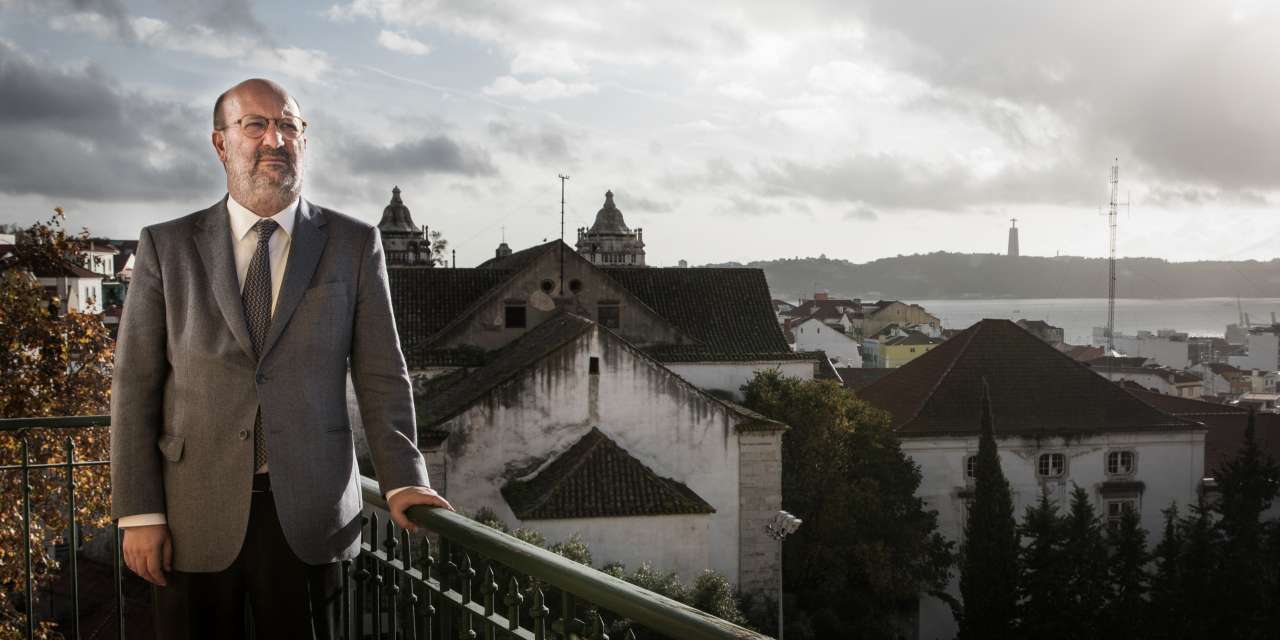 O ministro do Ambiente e da Ação Climática, João Pedro Matos Fernandes, no ministério, em Lisboa, com vista para o rio Tejo
