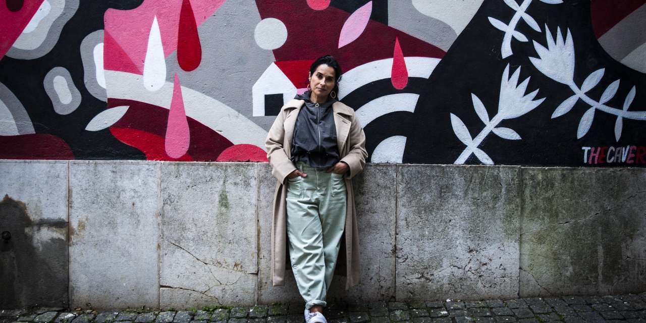 Cristina Branco tem 47 anos, lançou o seu primeiro disco há perto de duas décadas (há 22 anos, mais precisamente) e a 20 de março edita o seu novo álbum, EVA