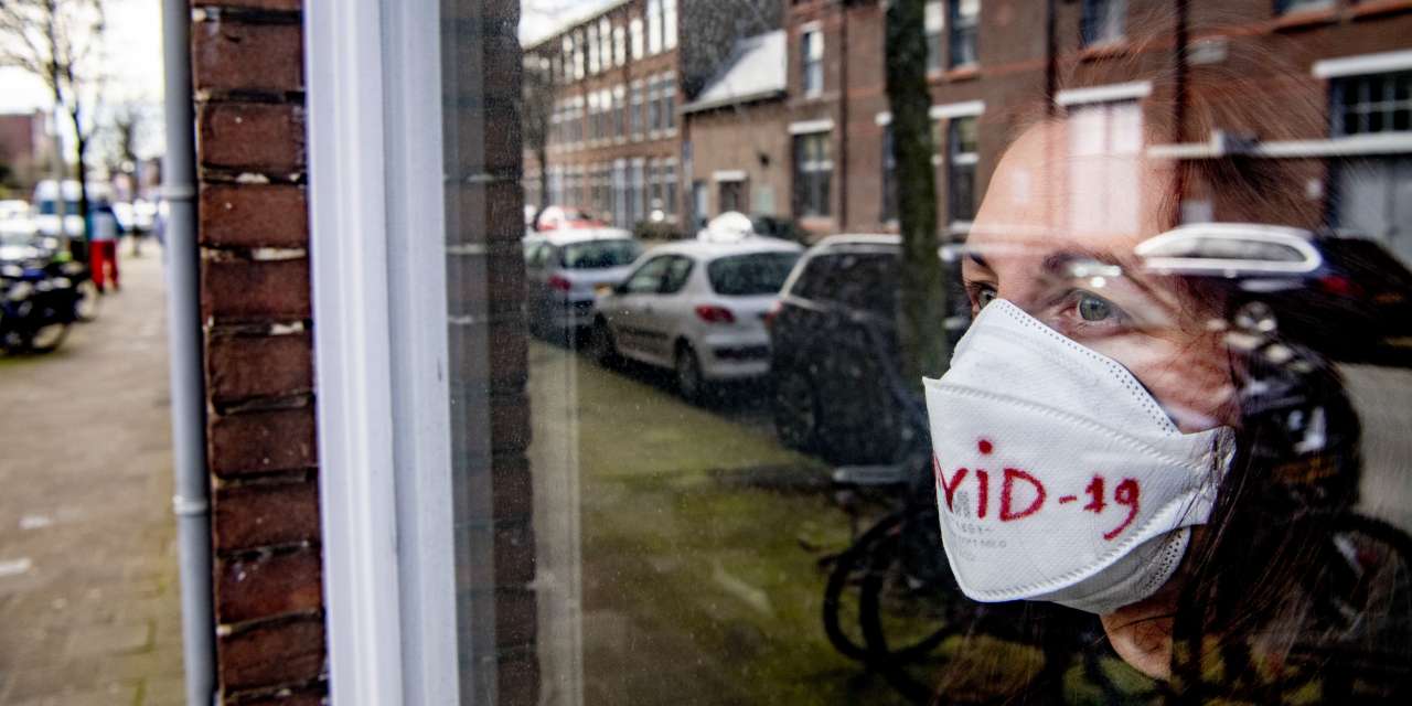 A partir da meia-noite de domingo passa a ser obrigatório para quem está infetado (sem necessidade de hospitalização) ou sob vigilância das autoridades sanitárias o confinamento em casa.