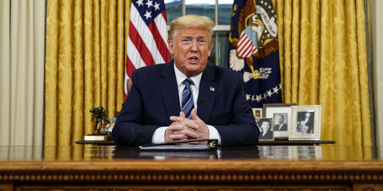 Donald Trump no seu anúncio televisivo ao país, onde garantiu que se iria ultrapassar a epidemia rapidamente