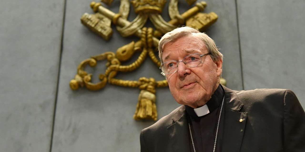 O cardeal George Pell, antigo arcebispo de Sydney e responsável pelas finanças do Vaticano, foi absolvido de todas as acusações pelo Supremo Tribunal da Austrália