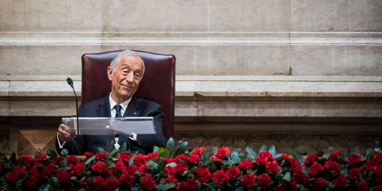 Marcelo discursou no fim e durante a cerimónia foi acertando as palavras da intervenção, a última deste mandato num 25 de Abril.