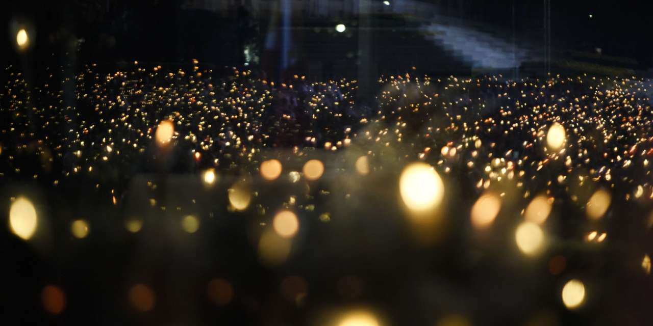 Este cenário, tradicional da noite de 12 de maio em Fátima, não se poderá repetir este ano