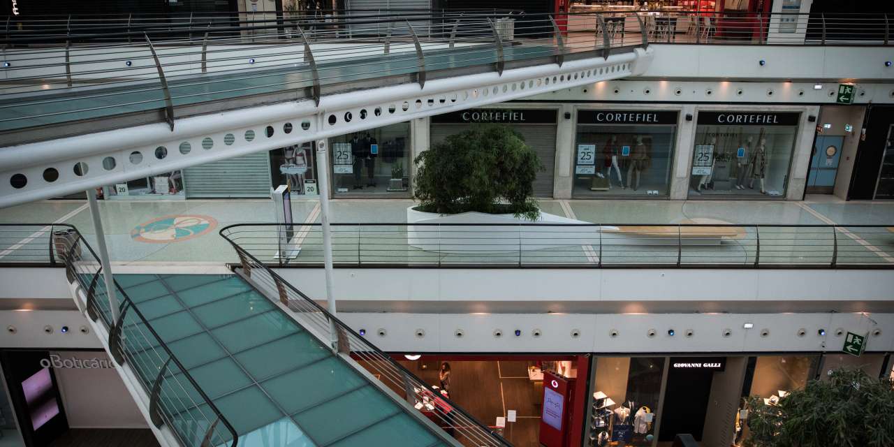 Os centros comerciais do país deverão passar a ter, por exemplo, vários pontos de desinfeção de mãos espalhados por todo o lado.