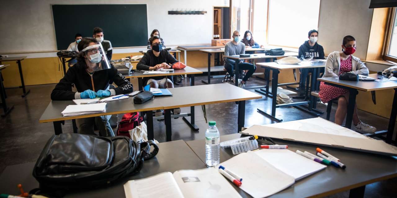 Em Portugal, as aulas arrancam em setembro, "em datas a anunciar brevemente", e objetivo do Ministério da Educação é que "o ensino seja presencial, em todos os níveis"