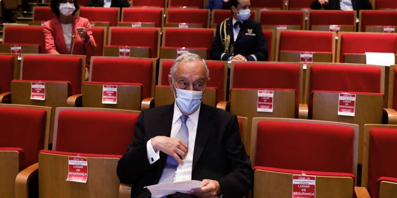 Esta quarta-feira, na reunião à porta fechada no Infarmed, os especialistas revelaram vários dados novos aos políticos