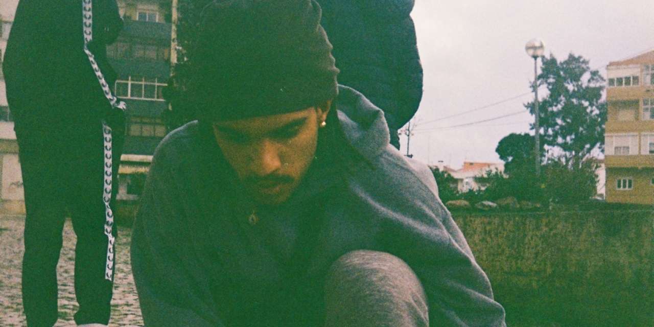 Rapper? Cantor? Produtor musical? "Se me considerar alguma coisa, posso considerar-me, não sei, um fotógrafo, um cronista, um jornalista… não exclusivamente um músico"