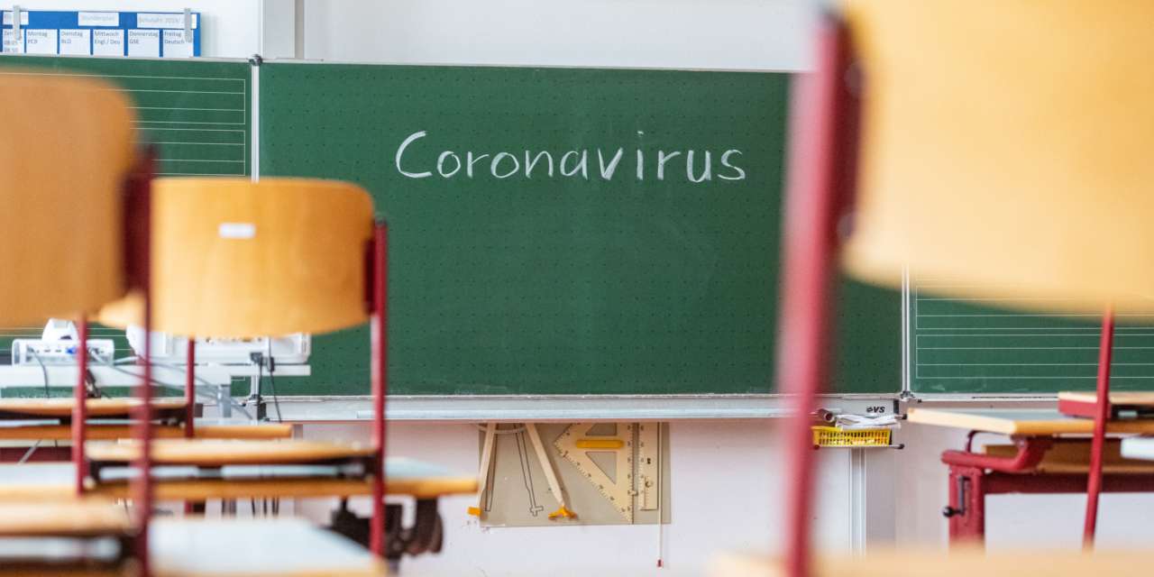 Mário Nogueira aponta para 10 estabelecimentos de ensino que tiveram mesmo de voltar a encerrar depois de terem sido detetados casos de Covid-19, número que, segundo disse ao Observador, lhe terá sido transmitido pela tutela
