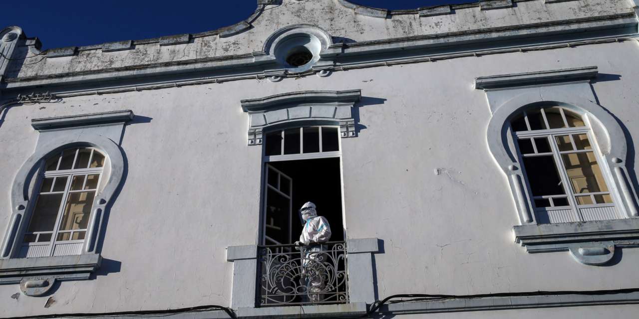 O surto no lar de Reguengos provocou 18 mortes