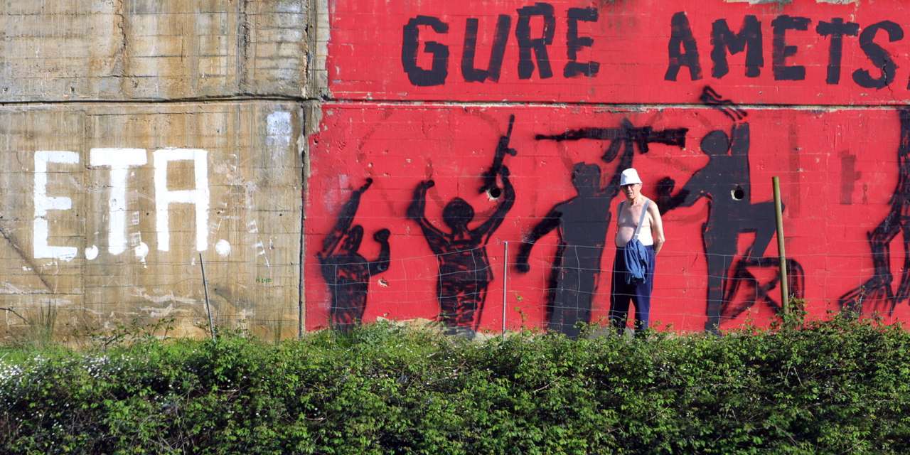 Mural pró-ETA pintado numa rua de Elgoibar, no norte de Espanha. Em basco, diz: "O nosso sonho"