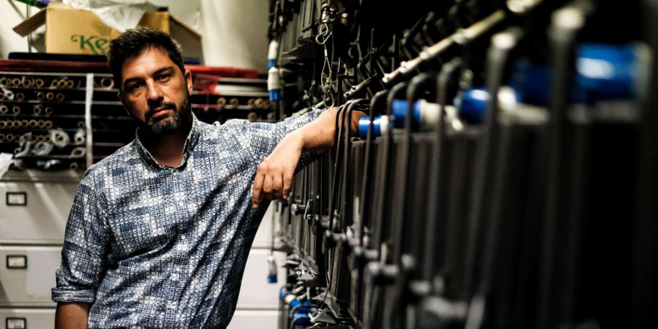 Aos 42 anos, Tiago Guedes continua a assumir o leme do Teatro Municipal do Porto e, para já, não se imagina noutro papel
