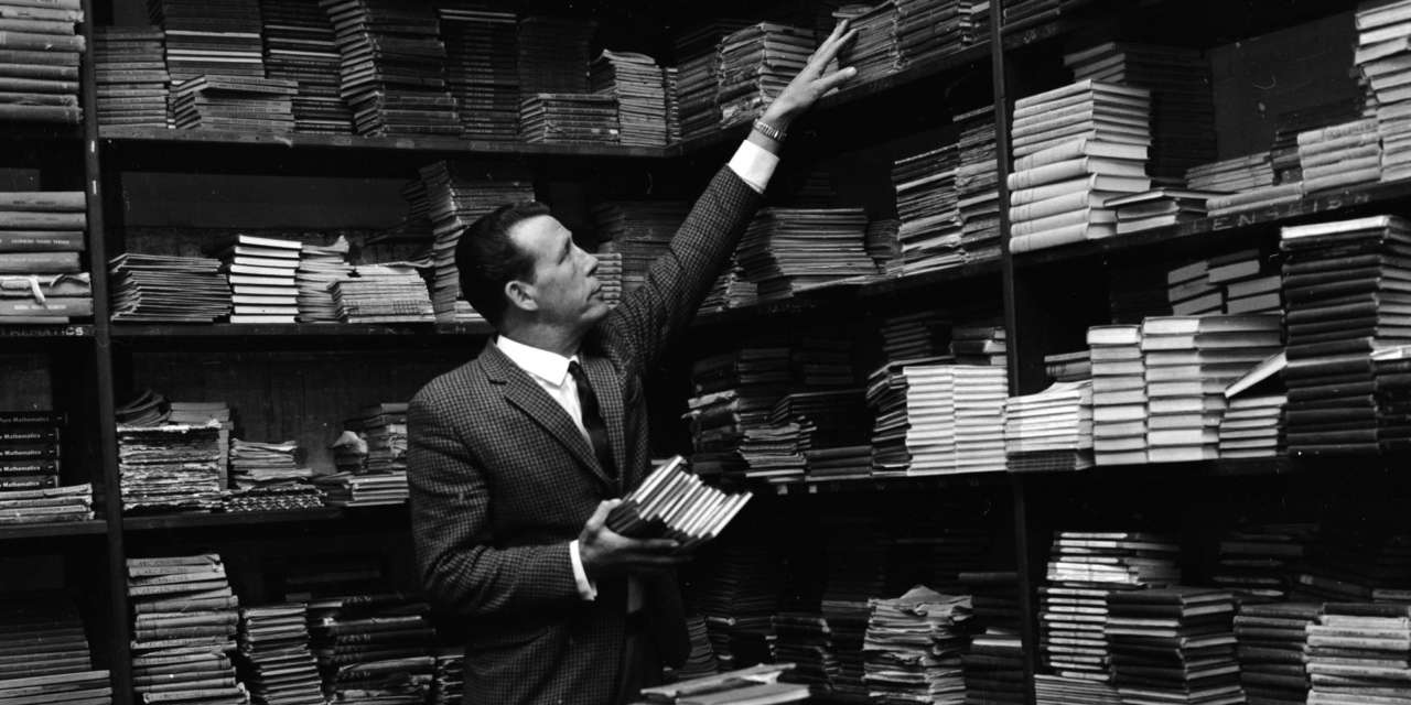 A ideia de cânone está presente em toda a parte: há um conjunto de textos, autores ou ideias que devemos conhecer para estarmos bem informados, ou para provarmos as maravilhas do estilo literário, ou para comungarmos da boa doutrina literária ou filosófica