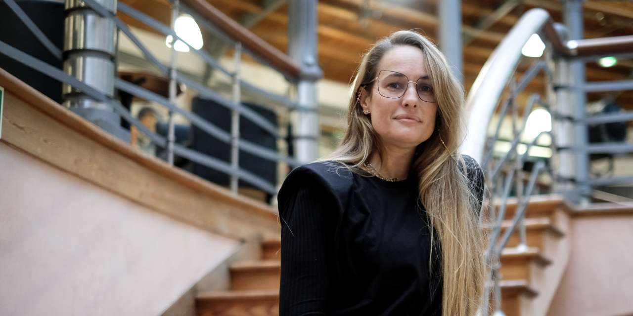 &quot;Quero que se perceba que o 'Listen' foi um filme escrito em Lisboa, num quarto no Areeiro, com base numa família portuguesa emigrante, que passa por atrocidades num país estrangeiro&quot;, diz Ana Rocha de Sousa