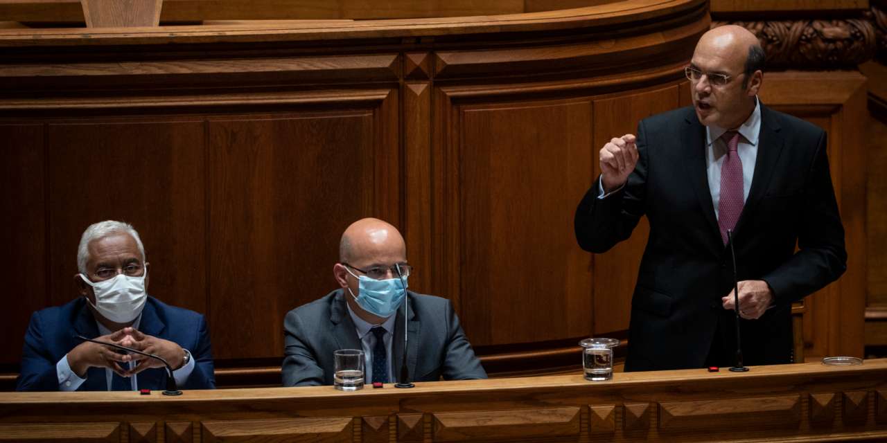 Ministro da Economia vai ao Parlamento esta quinta-feira responder aos deputados numa audição sobre as medidas de apoio às micro, pequenas e médias empresas