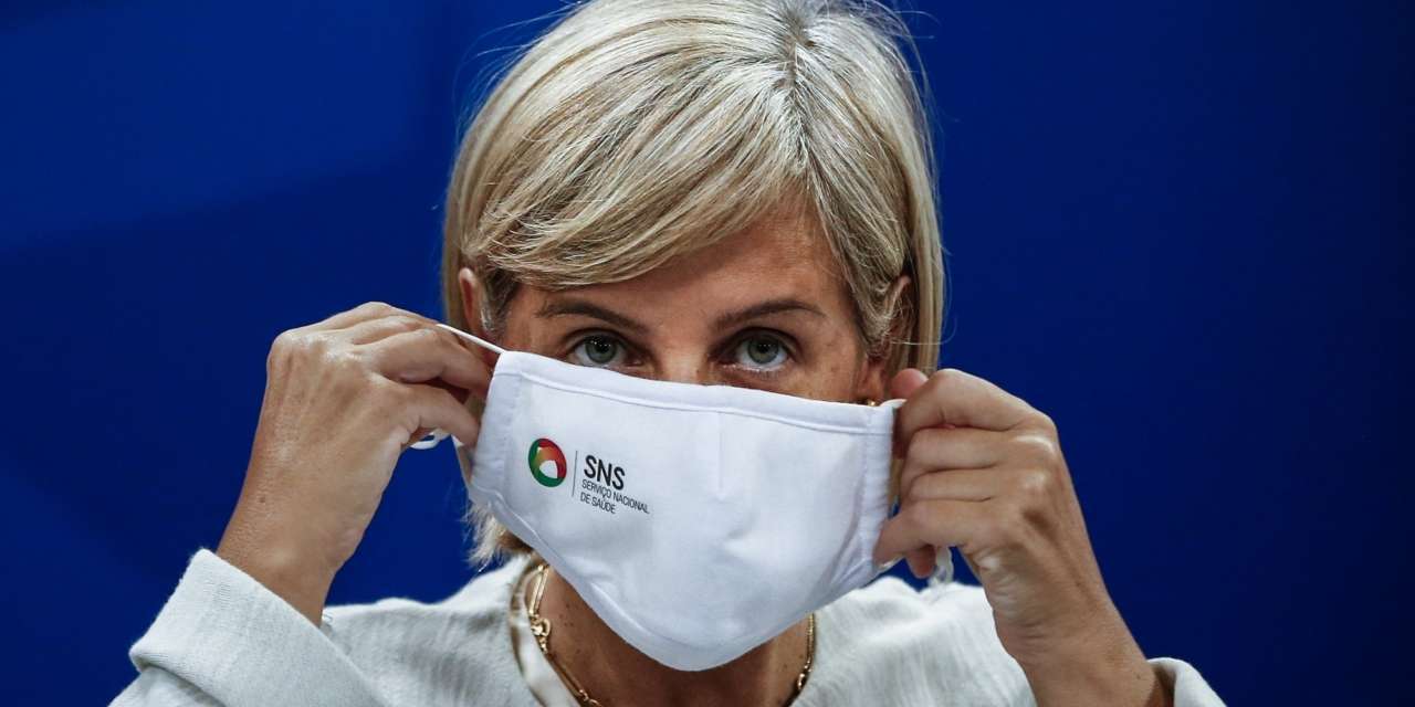 A ministra da Saúde recorreu a vários gráficos para mostrar a capacidade de resposta do SNS