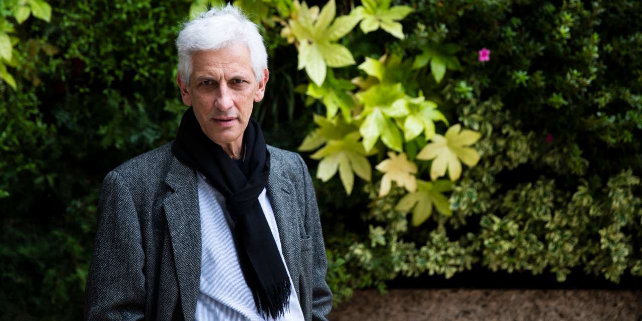 "Portugal parece ter ainda uma noção muito alta do que é a literatura, embora isso coexista com uma ausência de leitura real", diz António M. Feijó