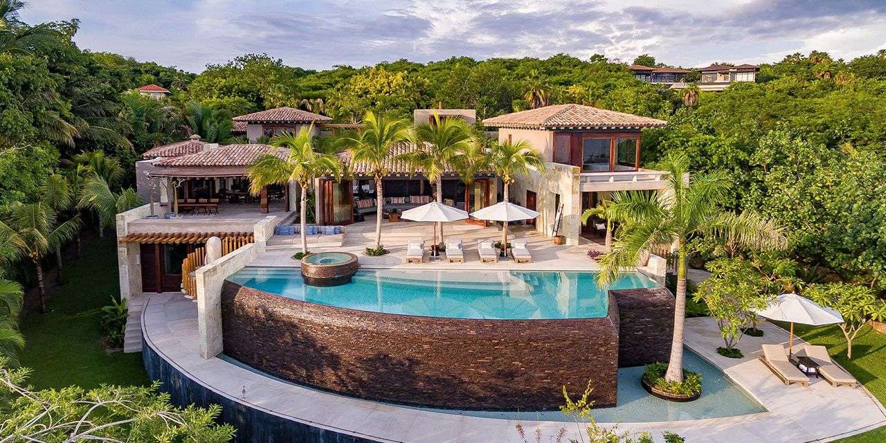 A ideia inicial para a empresa começou em Punta Mita, um dos sítios muito procurado pelos milionários para confinar
