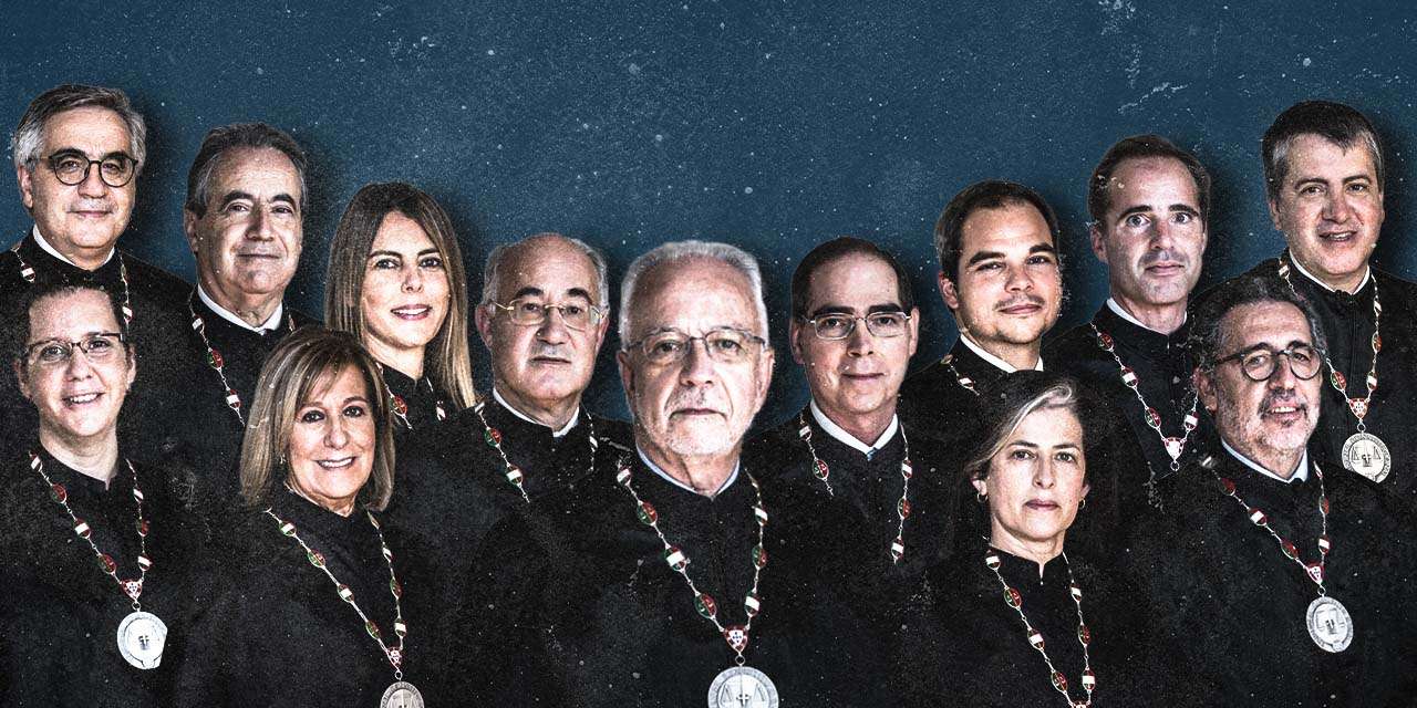 O plenário do Tribunal Constitucional com o presidente João Caupers ao centro