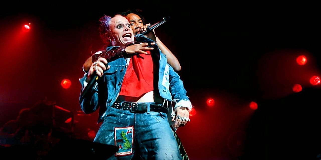 Keith Flint e Maxim em palco, no Warfield Theater de San Francisco, em maio de 1997