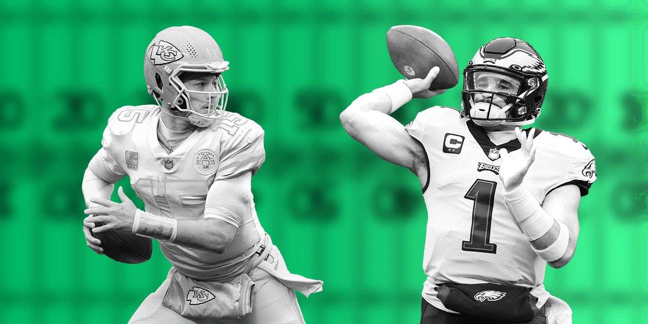 Patrick Mahomes e Jalen Hurts, os dois "quarterbacks" em disputa na 57ª Super Bowl
