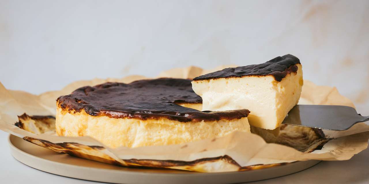 Esta é a Dona, a versão de Hugo Candeias da tarte de queijo basca.
