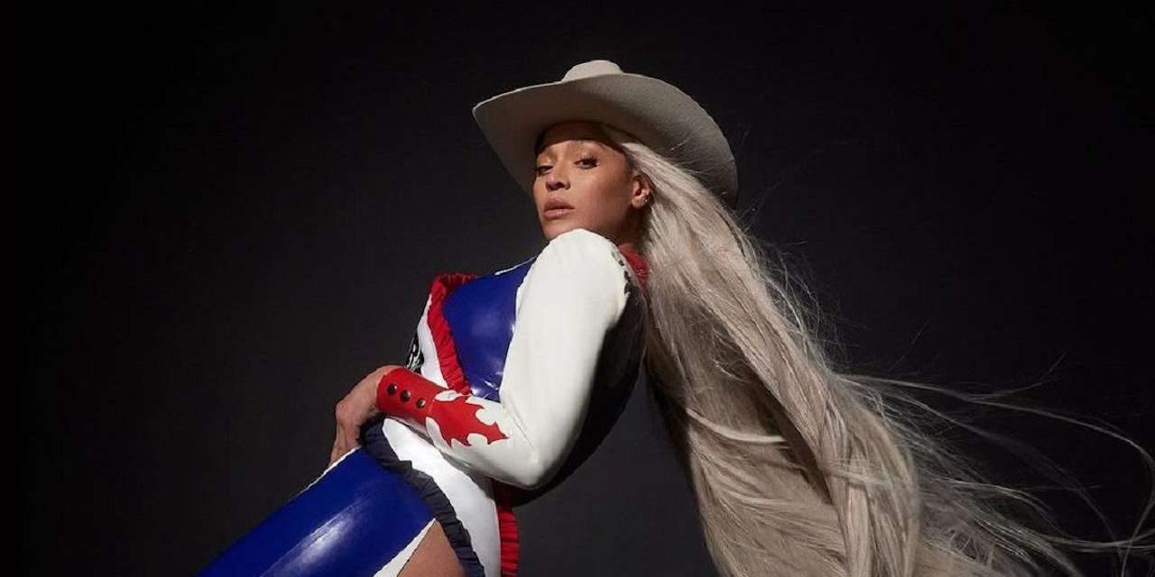 Não é relevante se Cowboy Carter é ou não country – ninguém esperava um disco purista (até porque a especialidade de Bey é o r’n’b e ela é uma estrela pop), o interesse aliás estava em descobrir como seriam as núpcias destes géneros