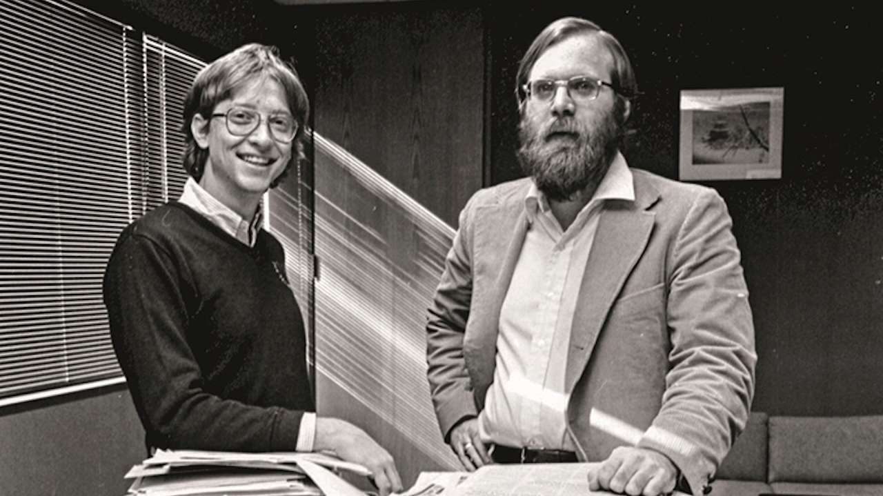 Bill Gates e Paul Allen em 1975, quando foi fundada a Microsoft