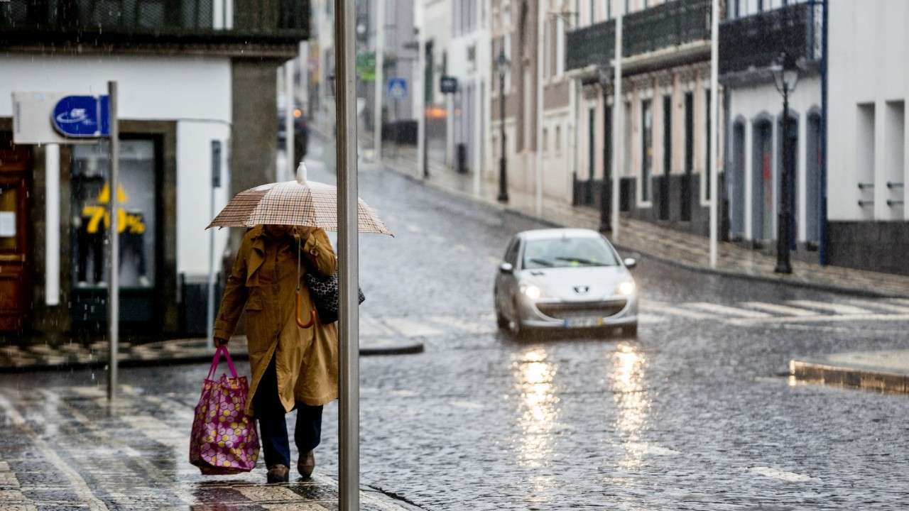 Em comunicado, o Instituto Português do Mar e da Atmosfera indicou que o aviso para as ilhas