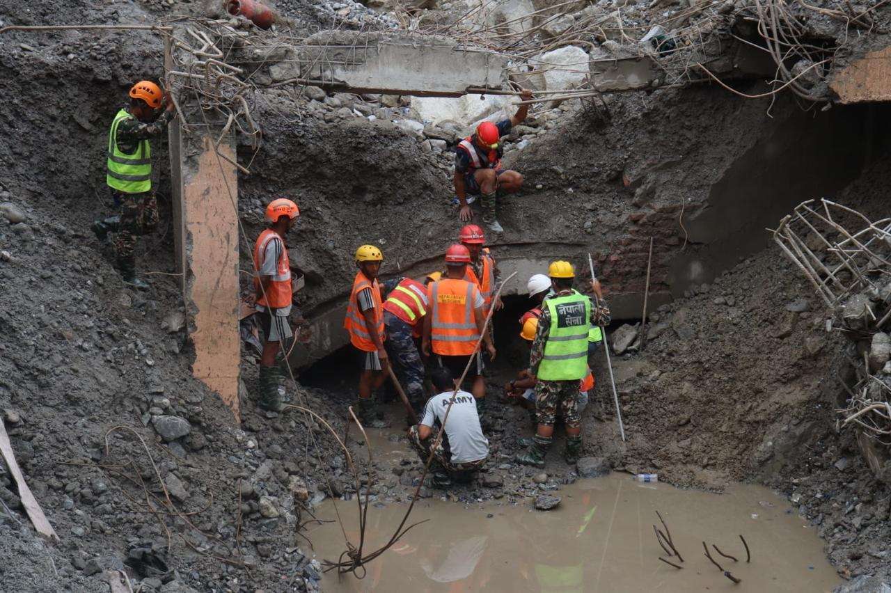 epa13210411 A handout photo made available by the Nepal Army shows army personnel searching for survivors in a hydropower tunnel following flash floods in Rasuwa district, Nepal, 03 September 2026 (issued 04 September 2026). Rescuers are trying to reach hundreds of missing workers trapped inside hydropower tunnels after an avalanche-triggered flash flood devastated river valleys along the Nepal-Tibet border, according to the National Disaster Risk Reduction and Management Authority (NDRRMA).  EPA/NEPAL ARMY / HANDOUT HANDOUT EDITORIAL USE ONLY/NO SALES