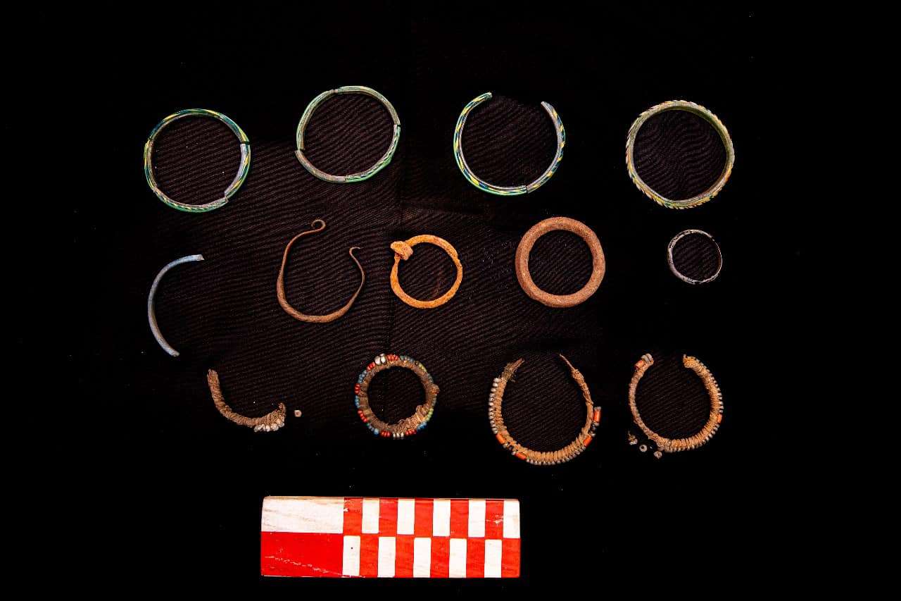 Pulseiras encontradas em Sohag no Egito
