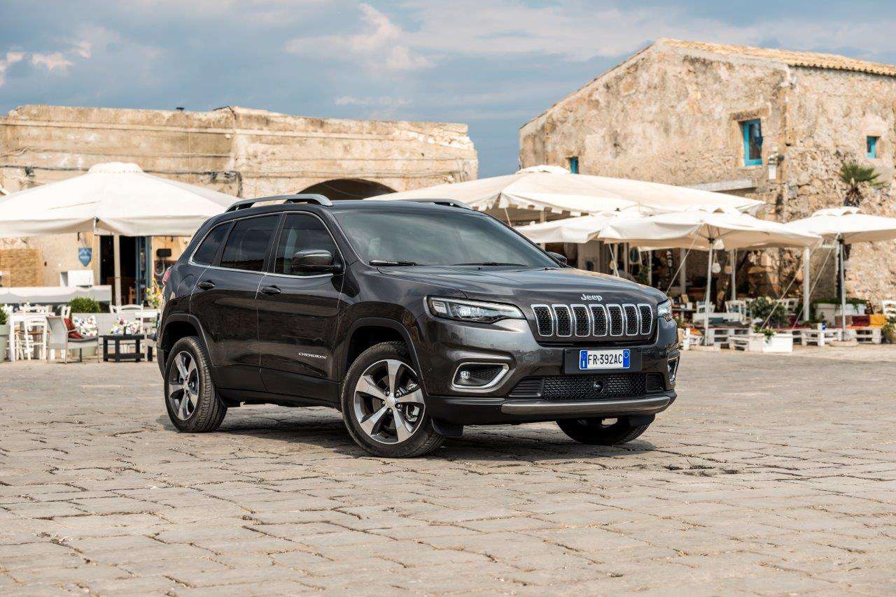 Novo Cherokee chega a Portugal em tempo de records – Observador