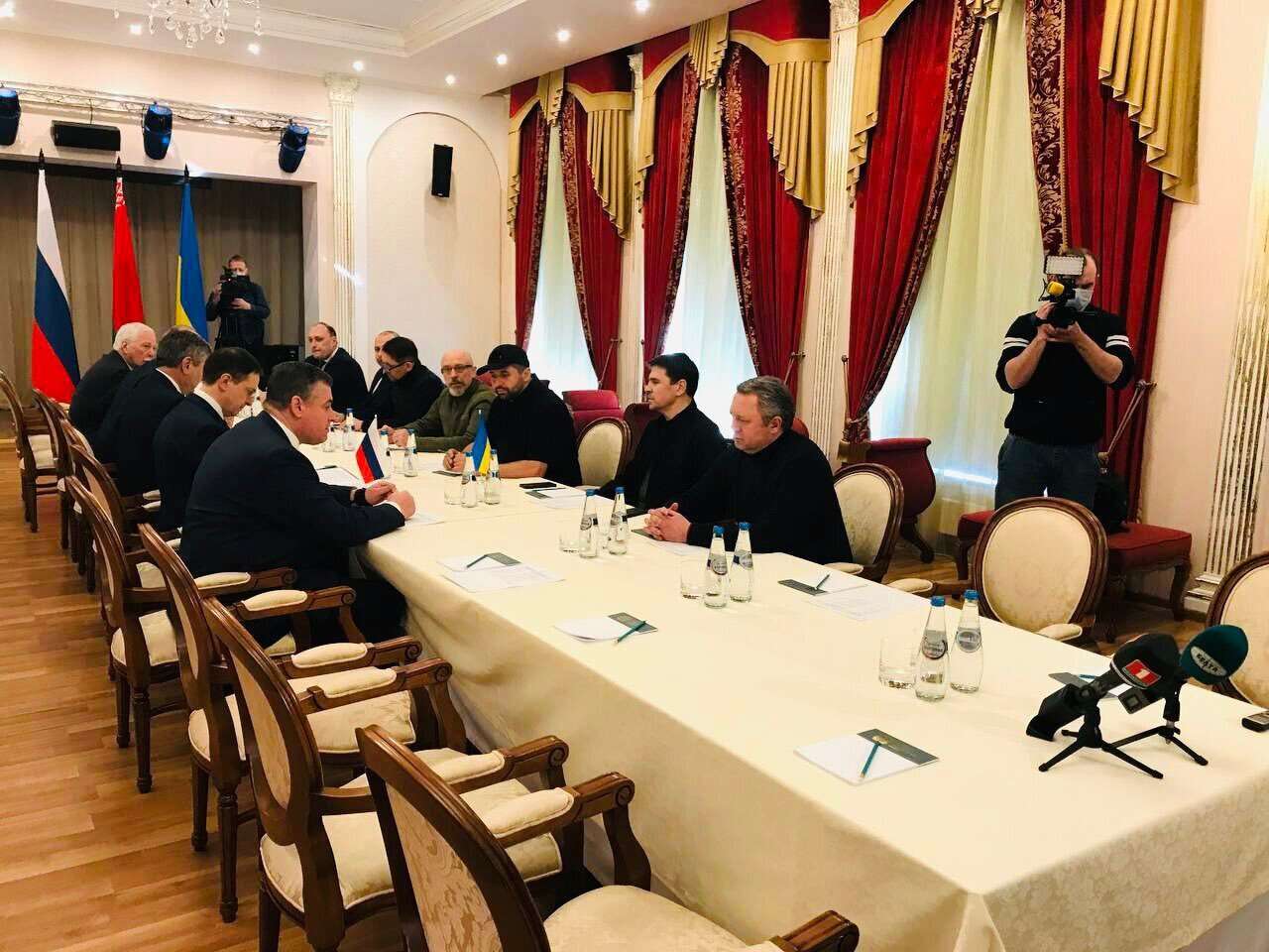 Russia-Ukraine peace talks begin