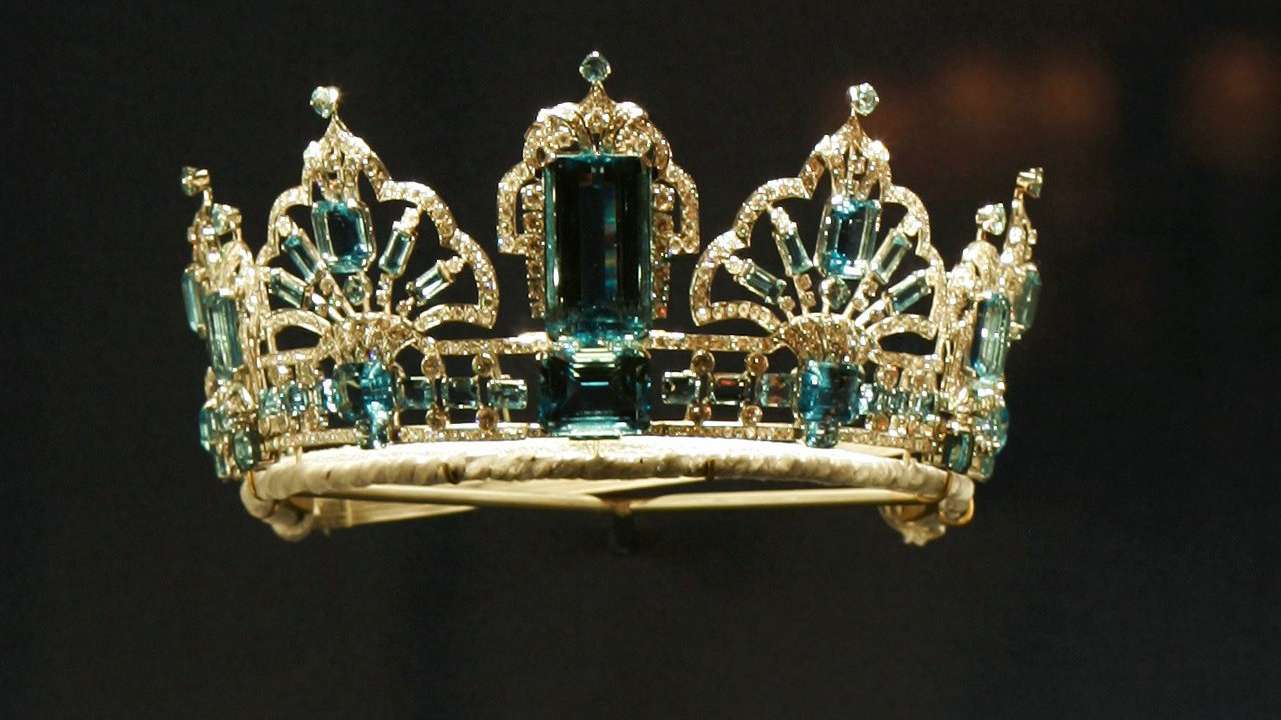 Queen Elizabeth II Dresses &amp;amp; Jewels Exhibition