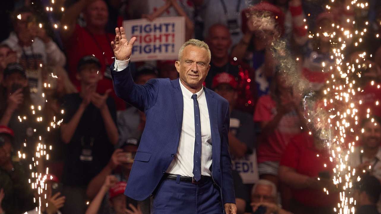 epa11562391 Robert F. Kennedy Jr. arrives at an election rally for Republican presidential nominee Donald J. Trump at the Desert Diamond Arena in Glendale, Arizona, USA, 23 August 2024. The US presidential election takes place on 05 November 2024. Kennedy announced earlier today that he is ending his campaign for the presidency and endorsing Republican presidential nominee Donald Trump.  EPA/ALLISON DINNER
