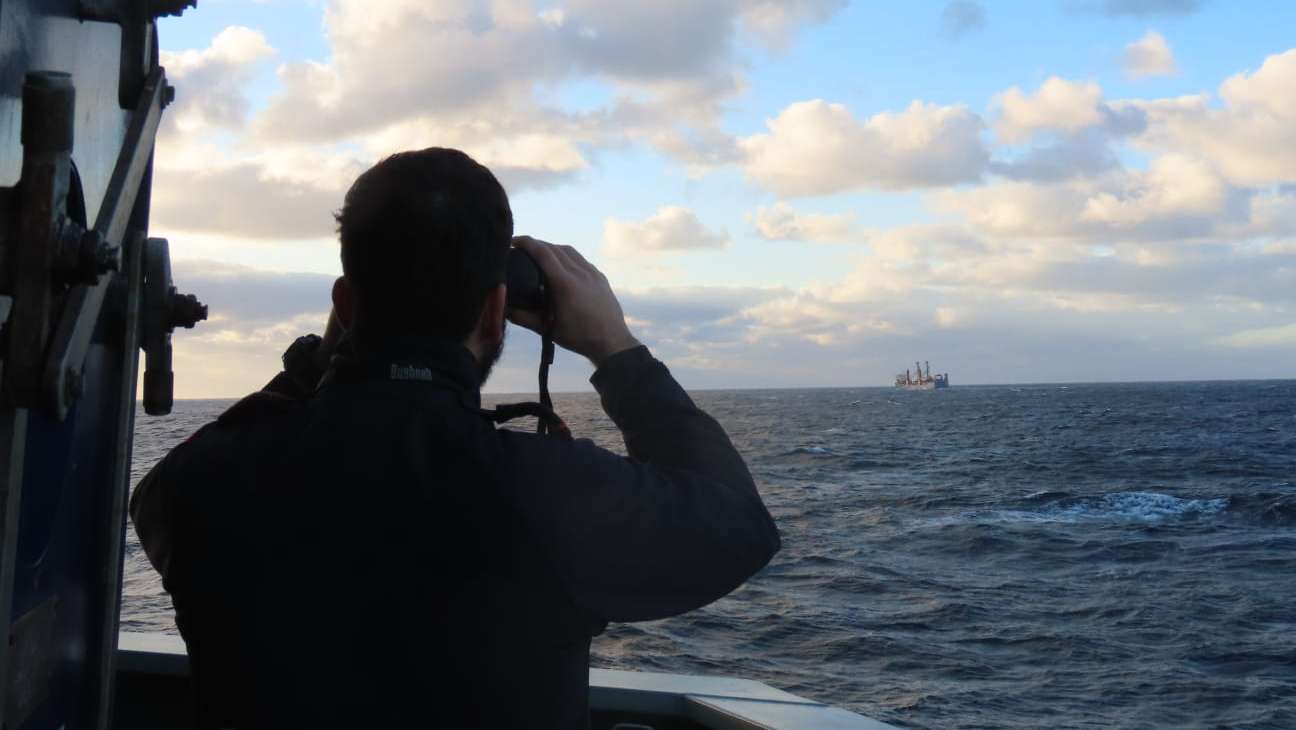 A Marinha portuguesa acompanhou e escoltou a passagem do navio russo Ursa Major